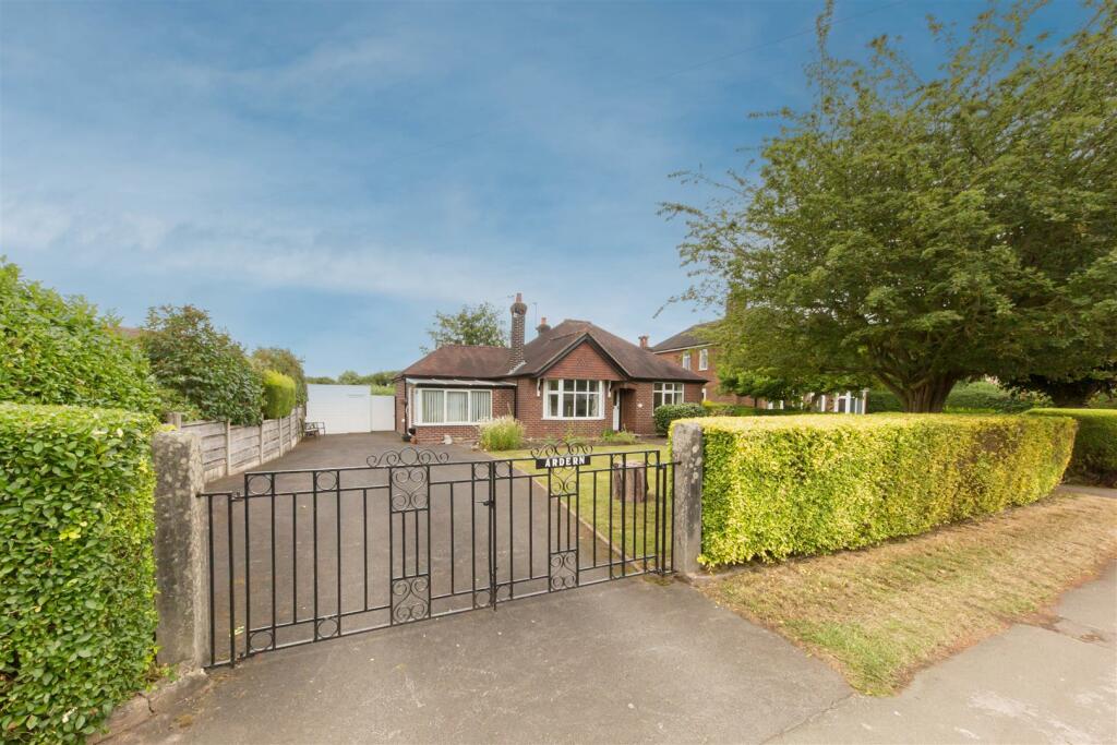 2 bedroom detached bungalow for sale in Lime Avenue, Weaverham