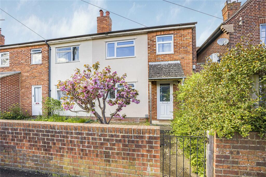 3 bedroom end of terrace house for sale in Magdalen Road, Oxford, Oxfordshire, OX4