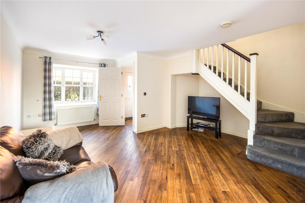 3 bedroom semidetached house for sale in Bay Tree Close, Ilford, Essex