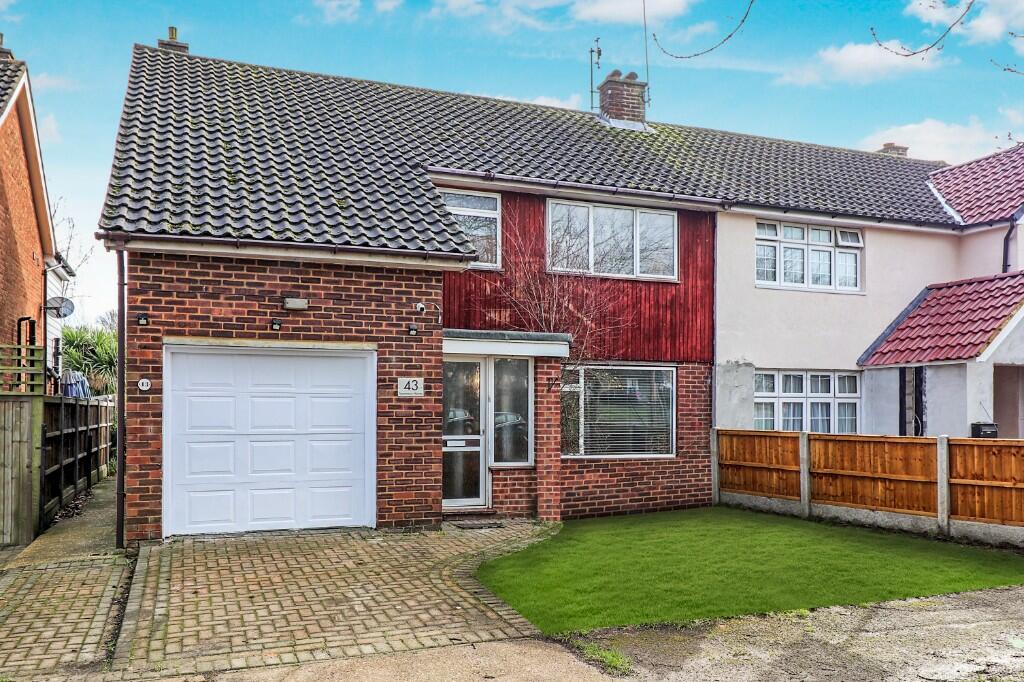 Main image of property: Sparrows Herne, Basildon, Essex, SS16 5HW