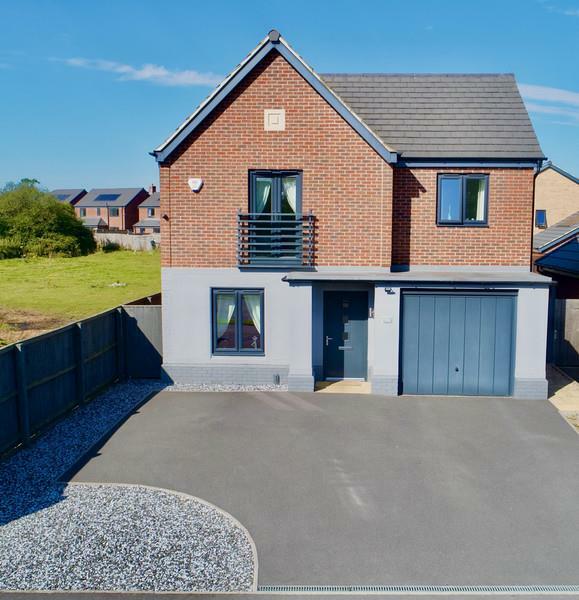 4 bedroom detached house for sale in Ashton Green Road, Leicester, LE4