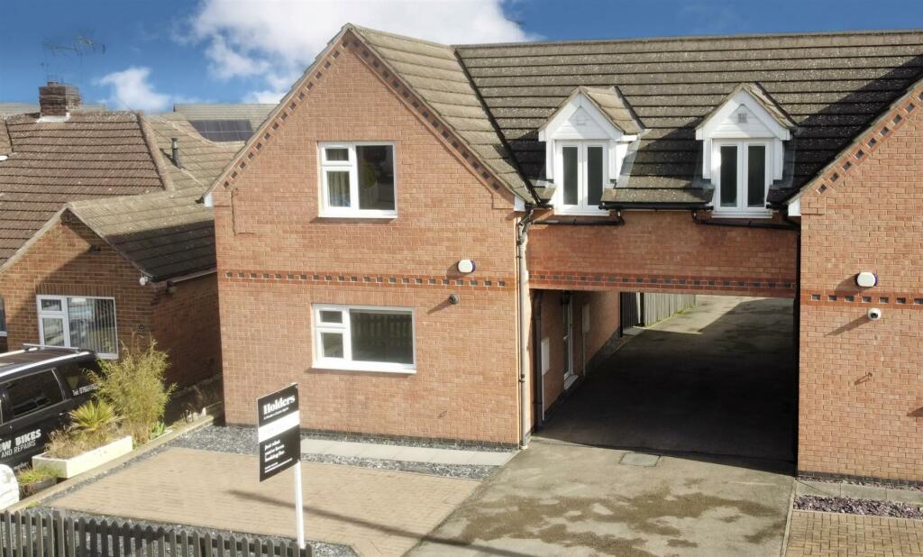 3 bedroom link detached house for sale in Nottingham Road, Barrow Upon