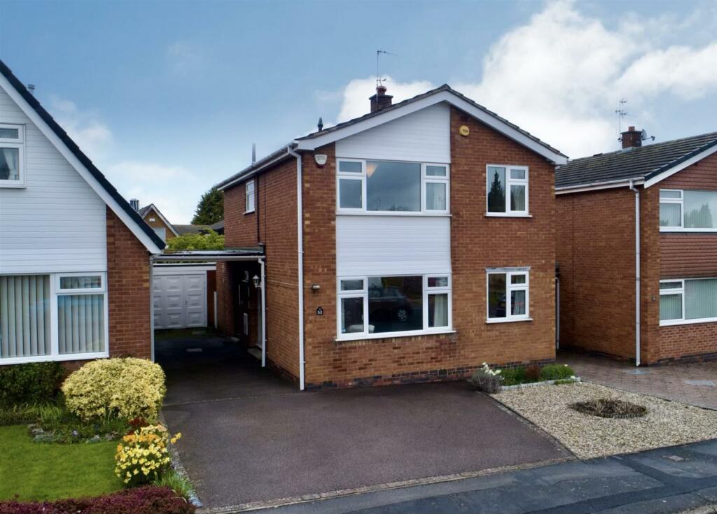 4 bedroom detached house for sale in Leconfield Road, Loughborough, LE11