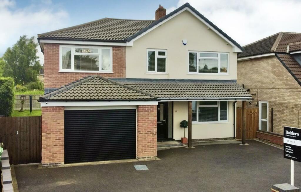 5 bedroom detached house for sale in Loxley Road, Glenfield, Leicester, LE3