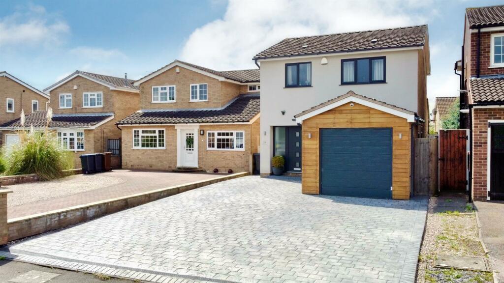 3 bedroom detached house for sale in Pine Tree Avenue, Groby, Leicester