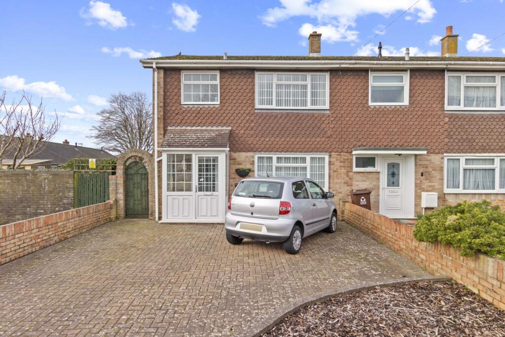 3 bedroom end of terrace house for sale in Wych Lane, Bridgemary
