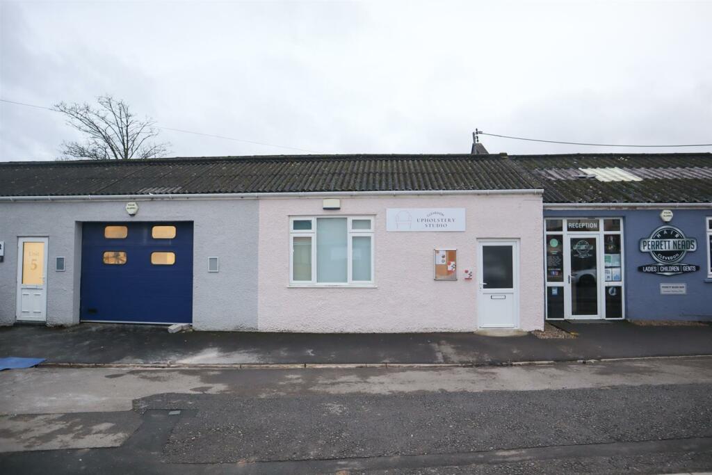 Commercial property for rent in Knowles Road, Clevedon, BS21