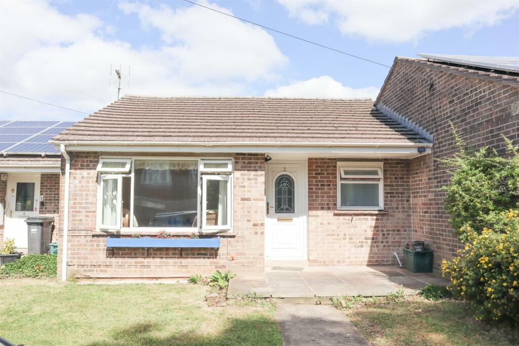 Main image of property: Mendip Close, Yatton, Bristol