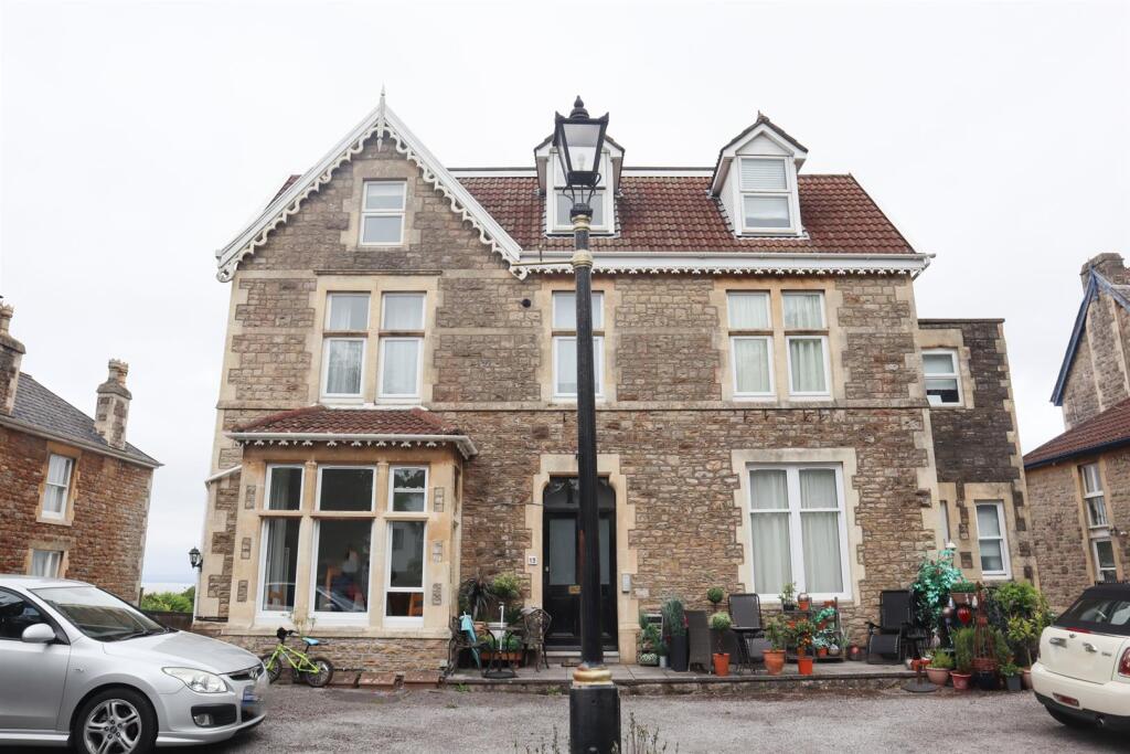 Main image of property: 13 The Avenue, Clevedon