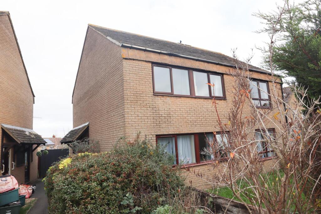 Main image of property: Cross Lanes, Pill, Bristol