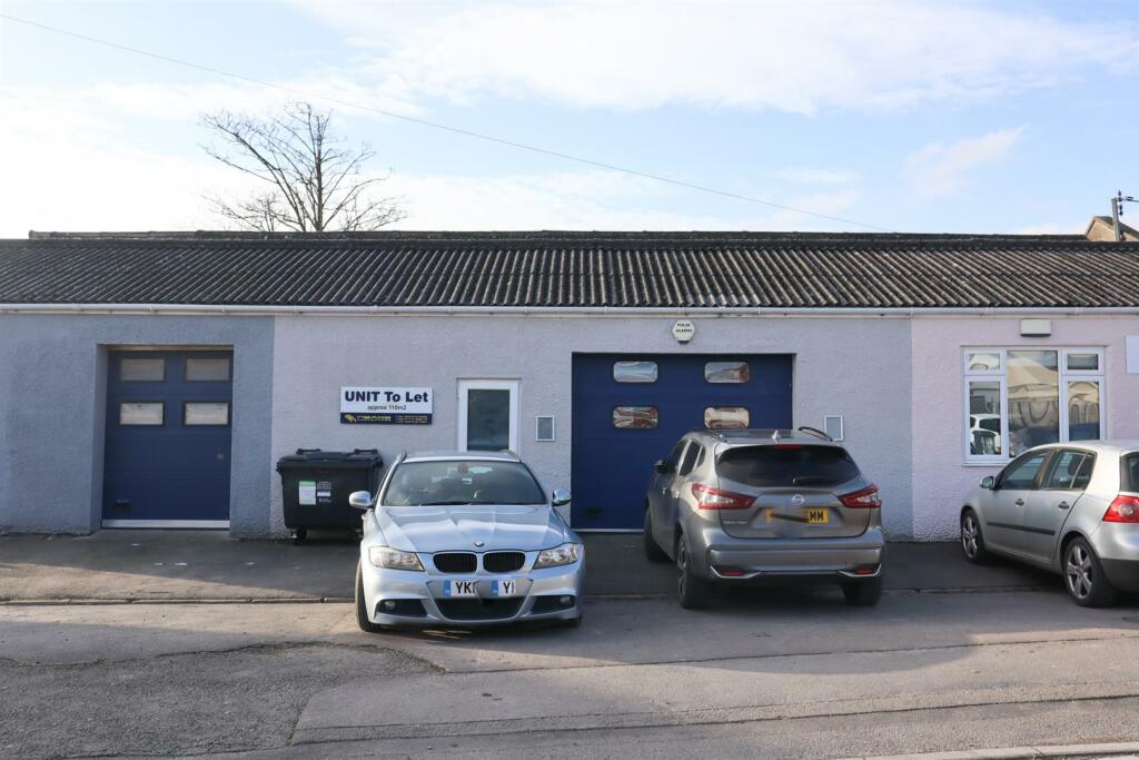 Commercial property for rent in Knowles Road, Clevedon, BS21