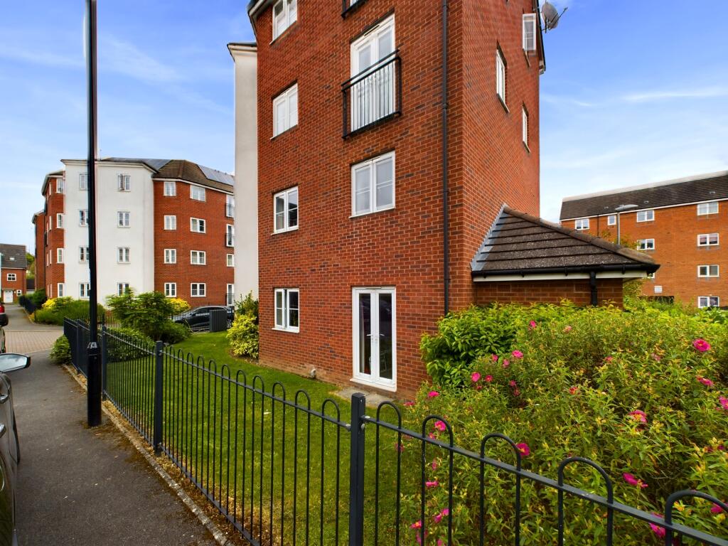 2 bedroom flat for sale in Poppleton Court, Earlsdon, Coventry, CV1 3BF