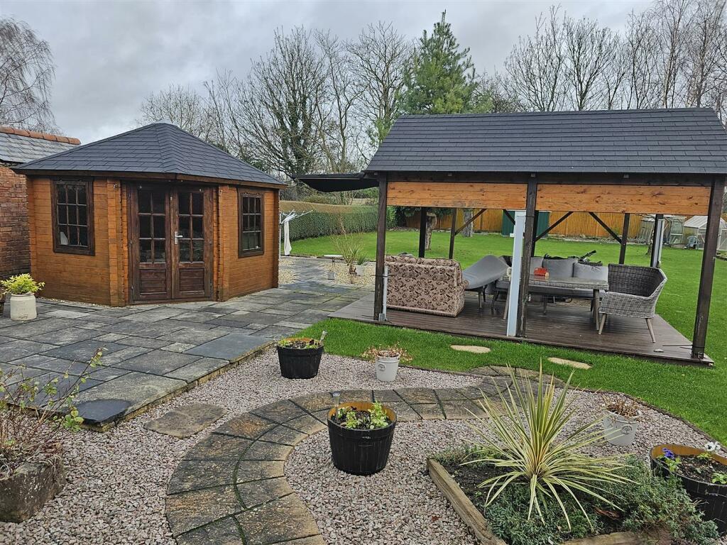 4 bedroom detached house for sale in Newark Road, Tuxford, Newark, NG22