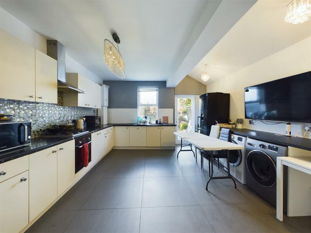 3 bedroom end of terrace house for sale in Connaught Road, Portsmouth, PO2
