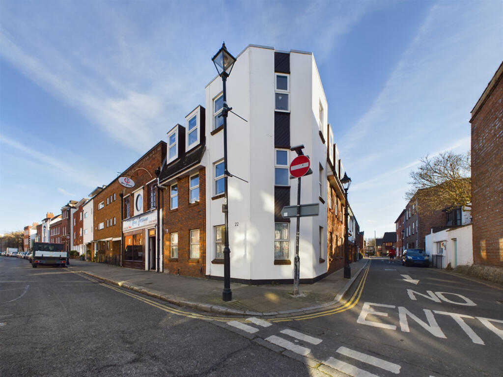 3 bedroom flat for sale in High Street, Old Portsmouth, PO1