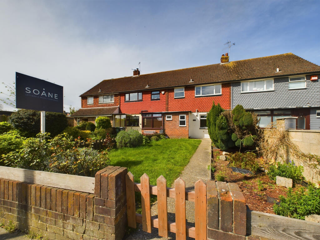 3 bedroom terraced house for sale in London Road, Hilsea., PO2