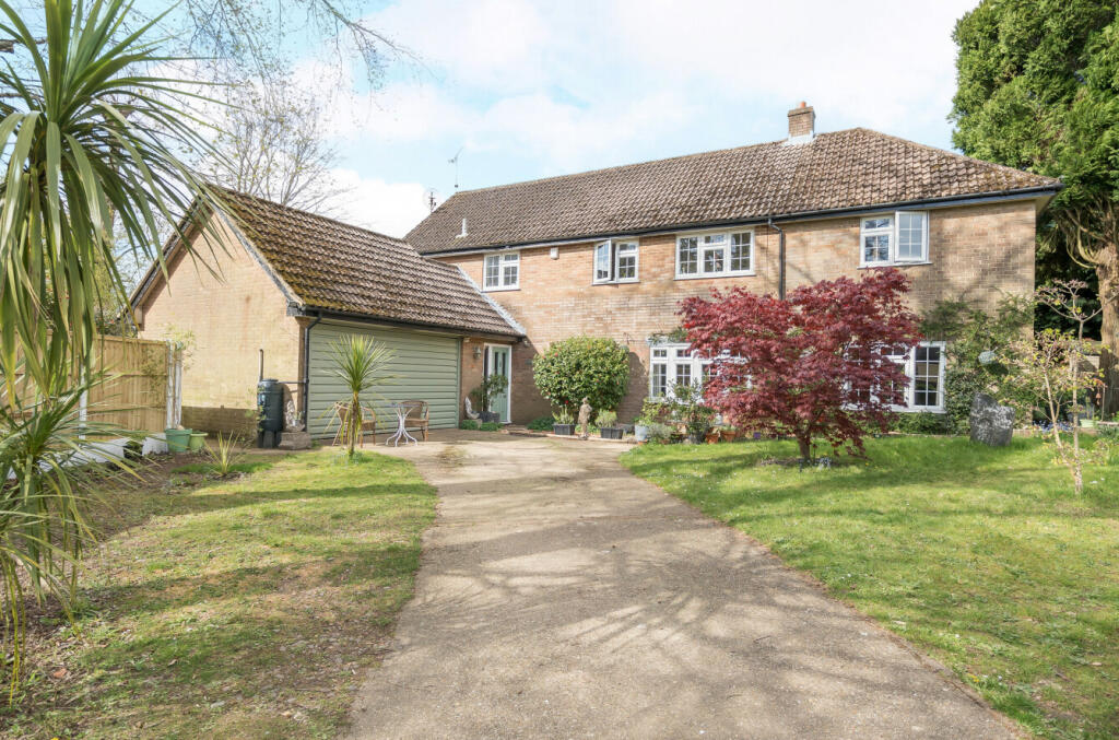 5 bedroom detached house for sale in Gorselands Close, Headley Down