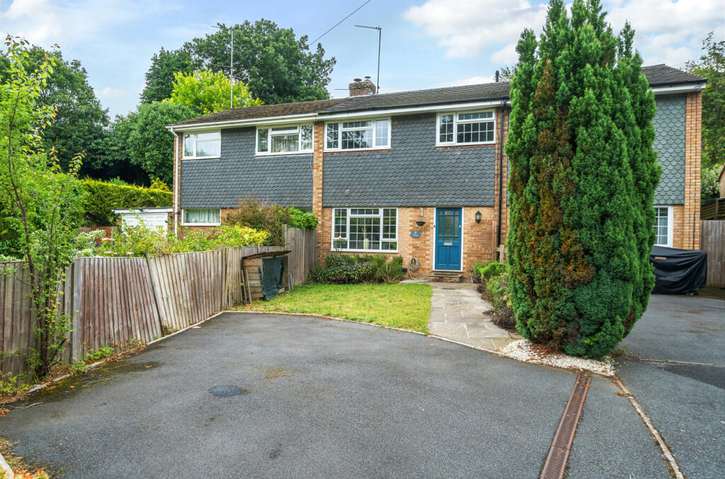 3 bedroom terraced house for sale in Clovelly Drive, Hindhead, Surrey, GU26