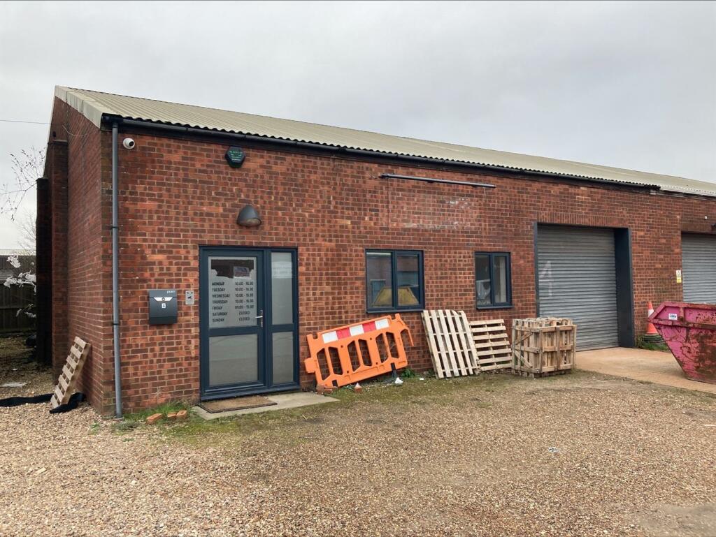 Commercial property to lease in Warwick Road, Fairfield Industrial
