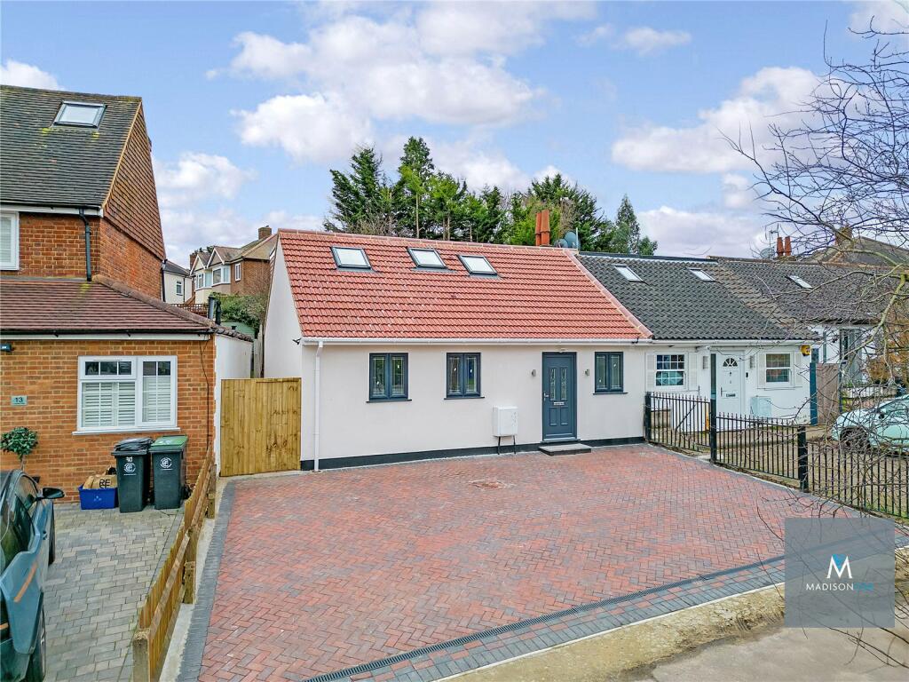4 bedroom bungalow for sale in Loughton Way, Buckhurst Hill, Essex, IG9