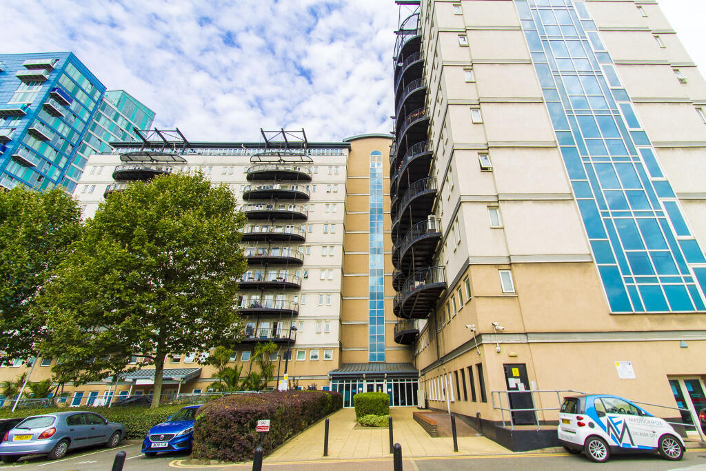 2 bedroom apartment for rent in High Street, London, E15