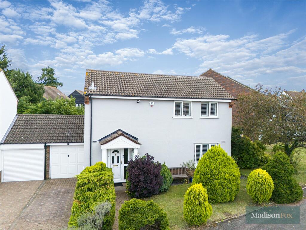 3 bedroom link detached house for sale in Gwynne Park Avenue, Woodford