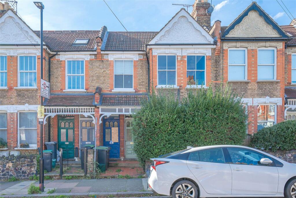 2 bedroom apartment for sale in North View Road, London, N8