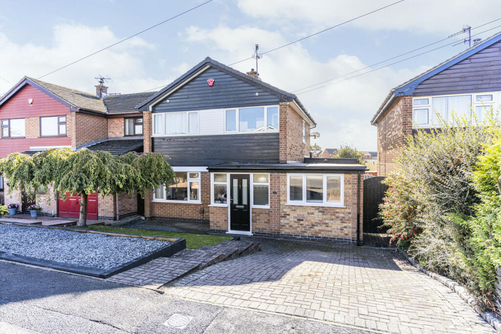 4 bedroom detached house for sale in Foxglove Road, Newthorpe, NG16