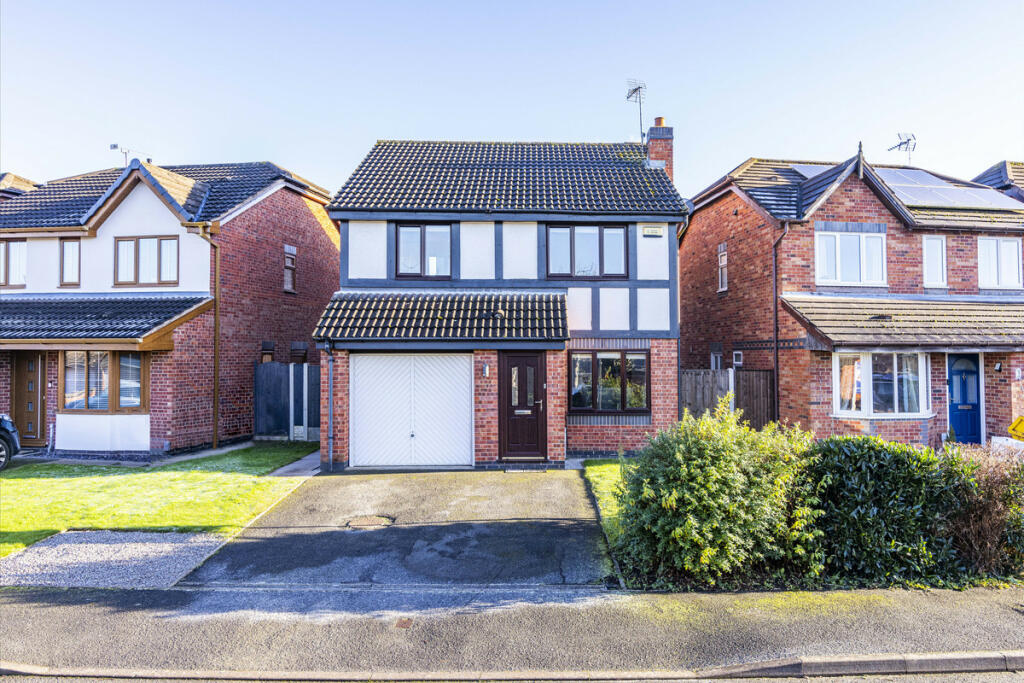 4 bedroom detached house for sale in Turnberry Close, Ilkeston, DE7