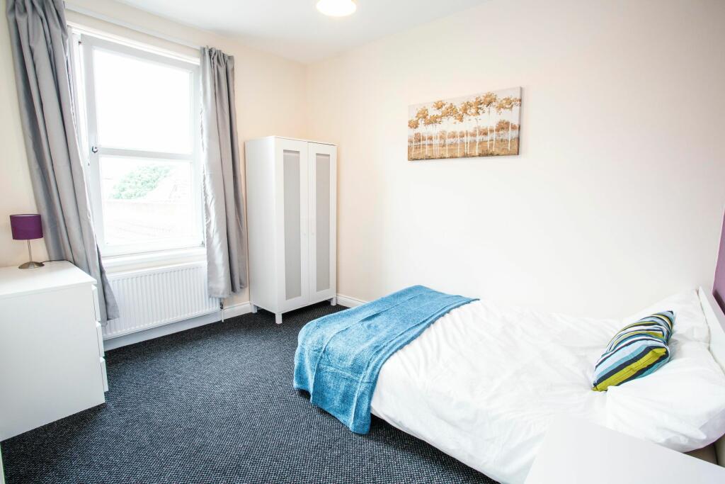 Main image of property: Double Room, First Floor, Locking Road