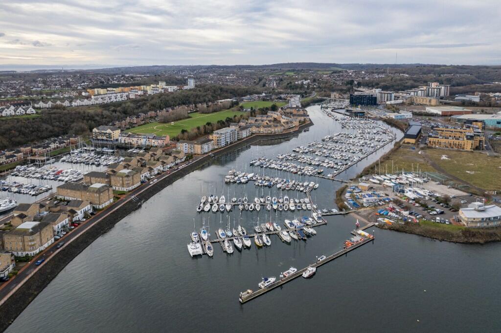 2 bedroom apartment for rent in Paget Place, Penarth, South