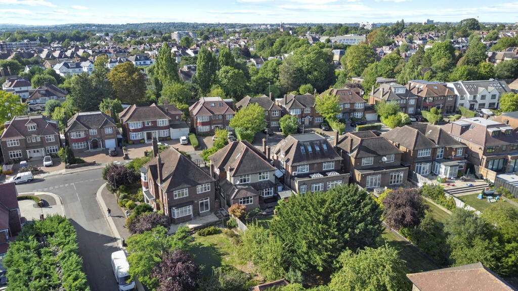 Main image of property: Kingsgate Avenue, London, N3
