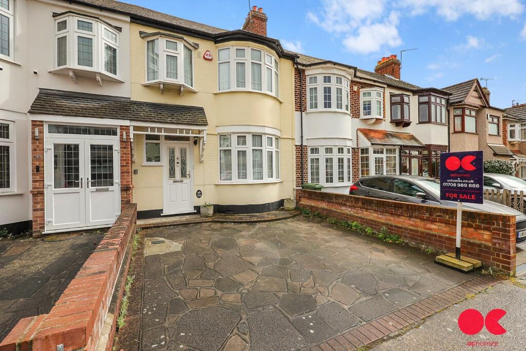 3 bedroom terraced house for sale in Glenwood Drive, Gidea Park, RM2