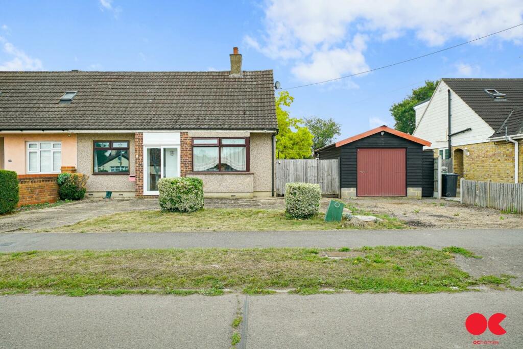 3 bedroom semidetached bungalow for sale in Fourth Avenue, Wickford, SS11