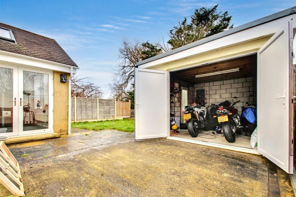 Additional property image - Langbury Lane, Ferring, Worthing