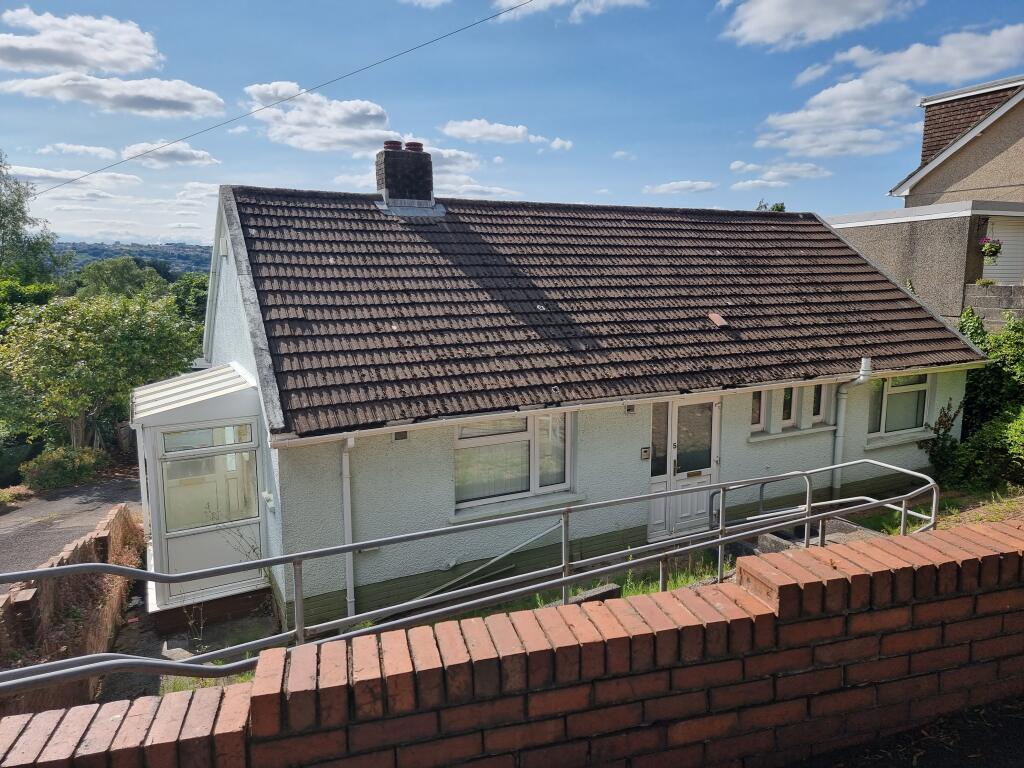 3 bedroom detached bungalow for sale in Greenfield Crescent, Llansamlet, Swansea, SA7