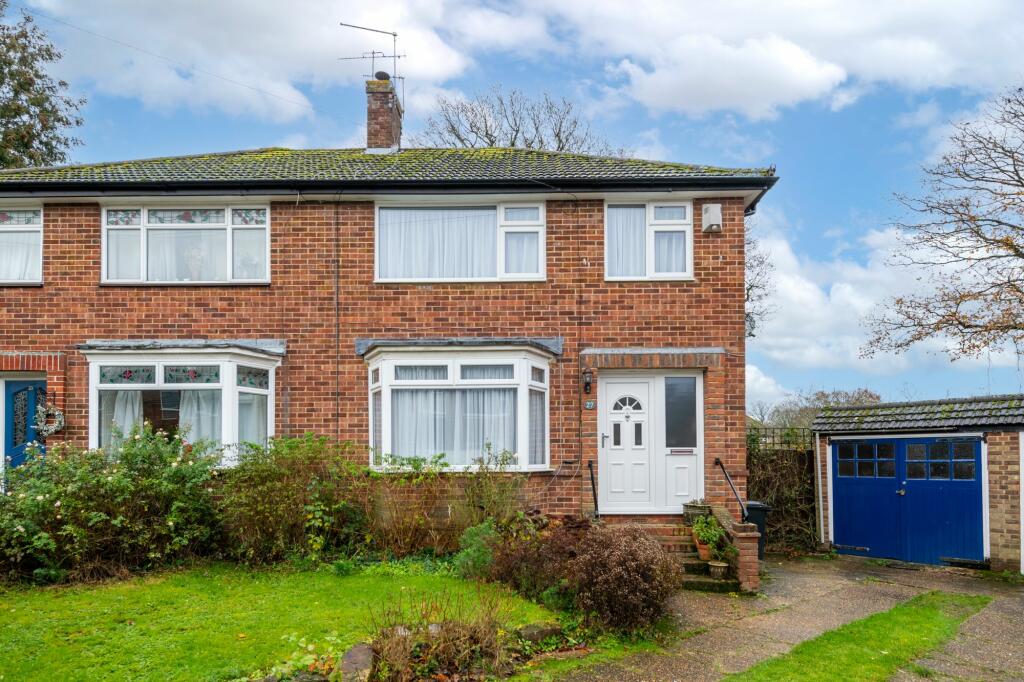 3 bedroom semidetached house for sale in Copsleigh Close, Salfords, RH1