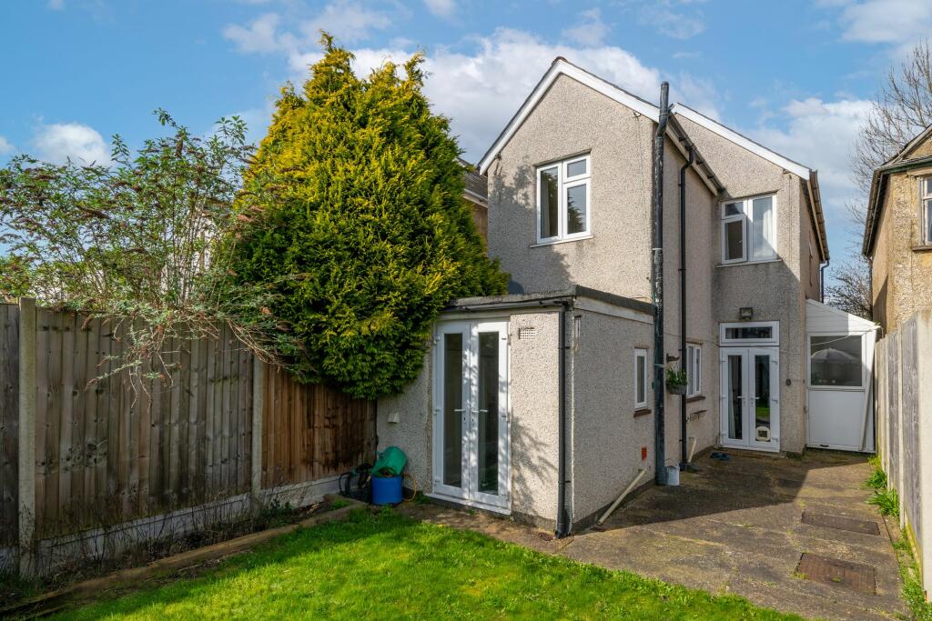 3 bedroom detached house for sale in Alpine Road, Redhill, RH1