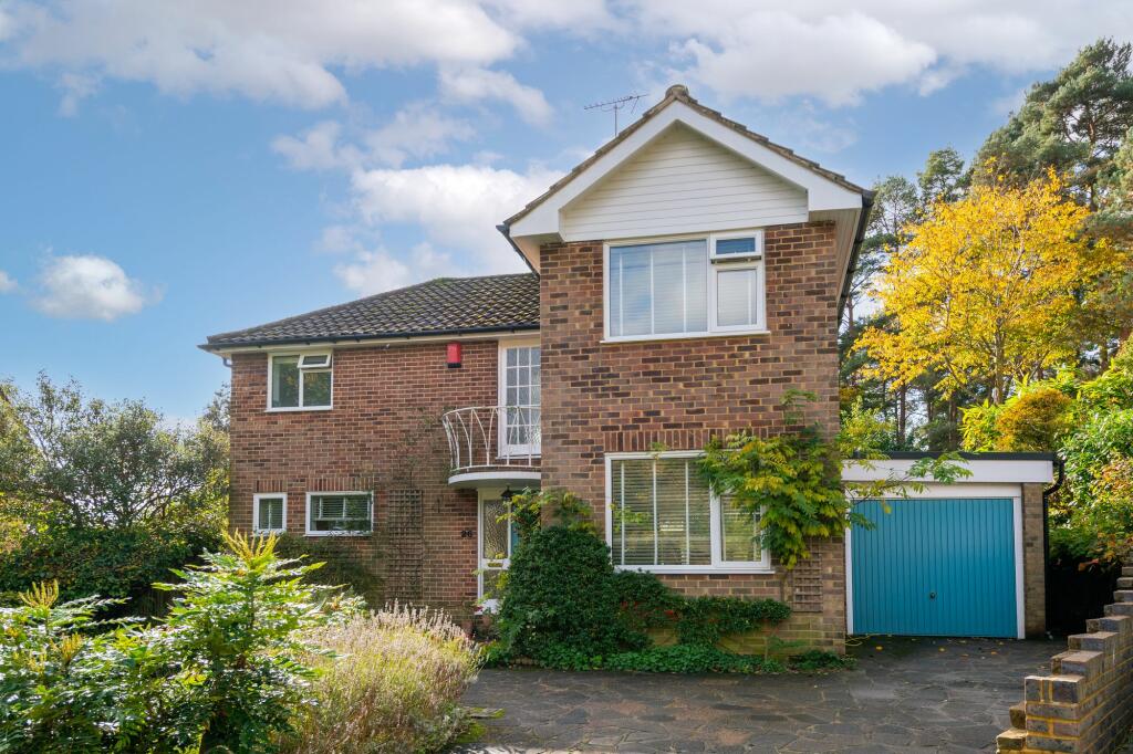 4 bedroom detached house for sale in Fairlawn Drive, Redhill, RH1