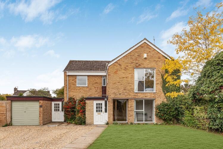 Main image of property: Hedge End Woodstock OX20