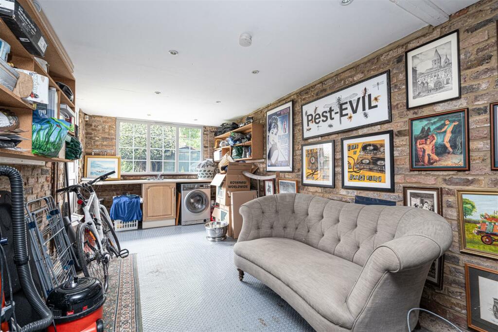 Additional property image - Jordans Way, Bricket Wood