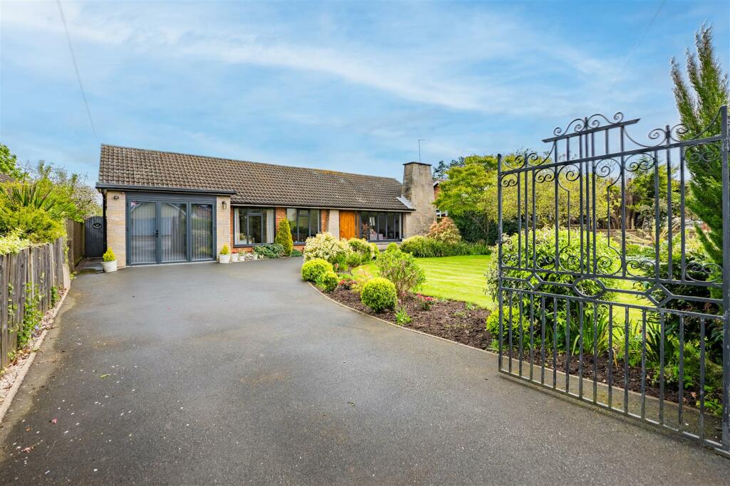 3 bedroom bungalow for sale in Station Road, Fiskerton, Southwell, NG25