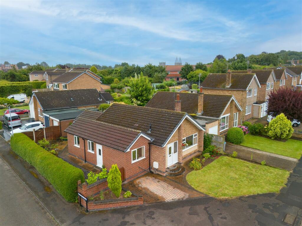 2 bedroom bungalow for sale in Leeway Road, Southwell, NG25