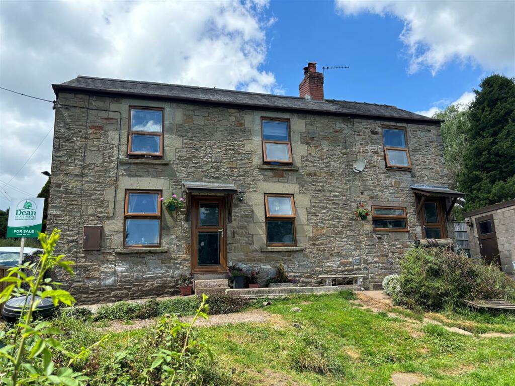 3 bedroom detached house for sale in Montpellier Road, Bream, Lydney, GL15