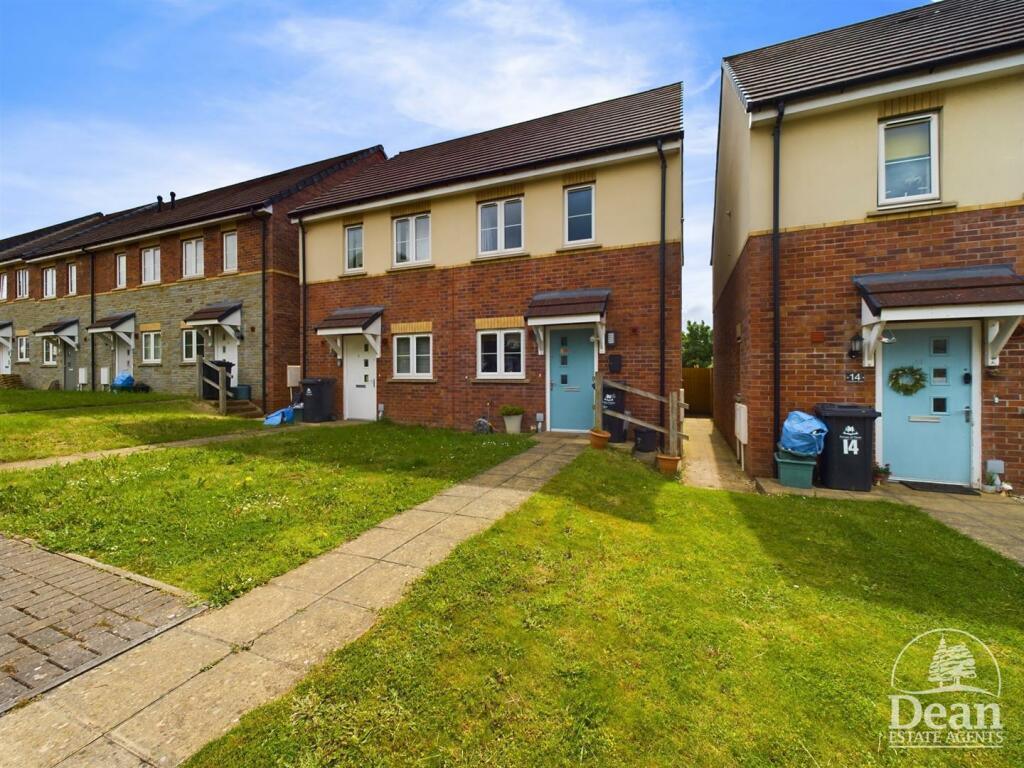 2 bedroom semidetached house for sale in Overstreet Green, Lydney, GL15