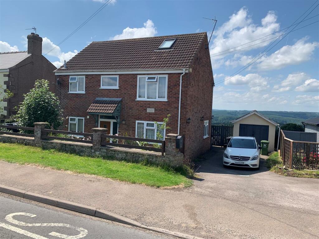 3 bedroom detached house for sale in Lydney Road, Yorkley, Lydney, GL15