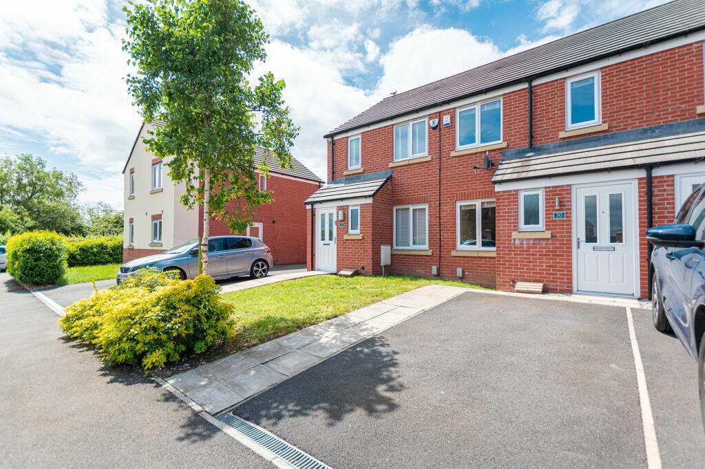 2 bedroom mews property for sale in Glastonbury Avenue, Lowton, WA3