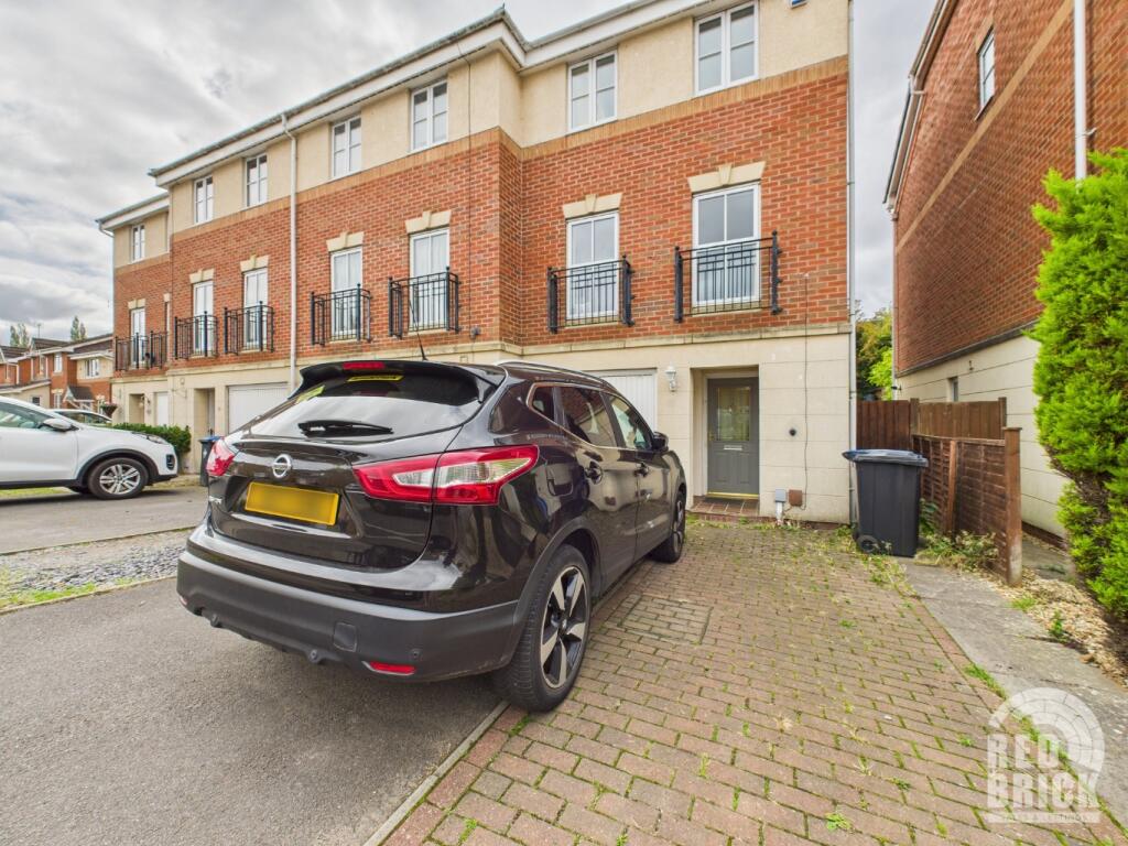 Main image of property: Viaduct Close, Rugby, CV21