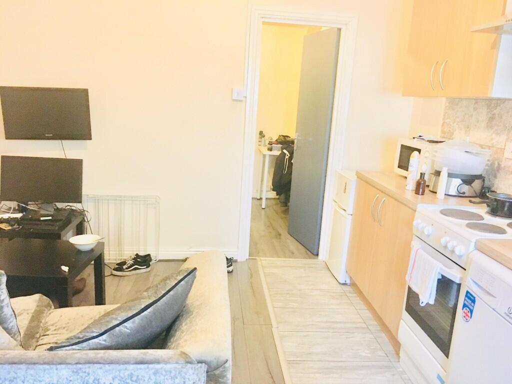 Additional property image - Oak Tree Lane, Birmingham, B29 6JE