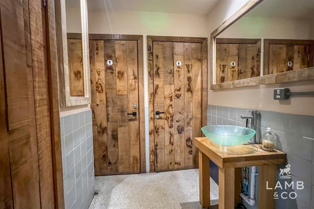 Additional property image - Connaught Avenue, Frinton-On-Sea